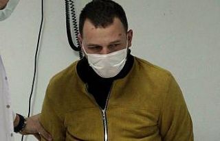 Sokak ortasında kızının gözleri önünde eski...