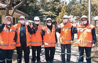 Sokakları evleri gibi temizliyorlar