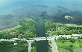 Sorumsuzların kırmızıya boyadığı dere temizlendi