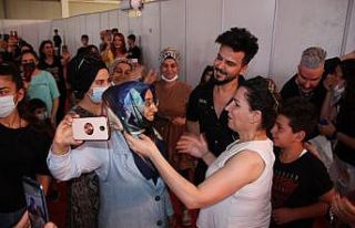 Sosyal medya fenomeni yaptığı yardım sahnesiyle...