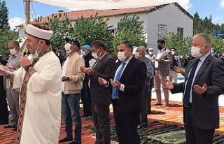 Sosyal mesafeli yağmur duası