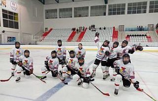 Spor A.Ş buz hokeyinde son hafta farklı kazandı