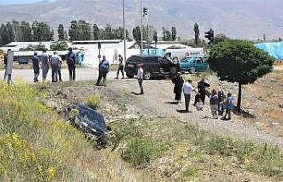 Sulama kanalına uçan araçtan yolcular yara almadan...
