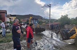 Sungurlu’da sel sonrası temizlik çalışmaları...