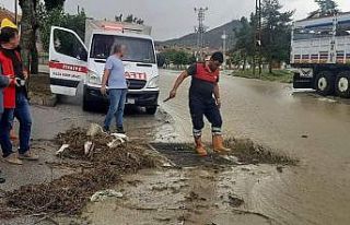 Sungurlu’yu şiddetli yağış vurdu, dereler taştı,...