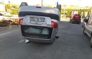 Takla atan araçtan yürüyerek çıktılar