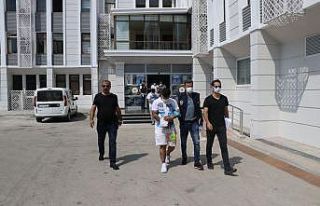 Taksi ile zorla kaçırılmak istenilen genç, polisin...