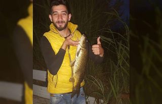 Tapulu tarım arazisinde 3 kilogramlık sazan avladı
