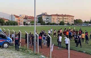 Taraftarlar arasında çıkan kavgaya polis ve jandarma...