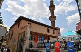 Tarihi İbrahim Bey camisi restorasyon sonrası ibadete...