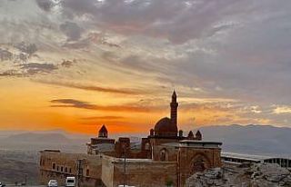 Tarihi İshak Paşa Sarayı’nda eşsiz gün batımı...