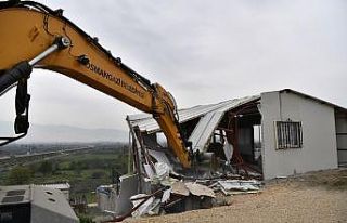 Tarım arazisi kaçak yapılardan temizlendi