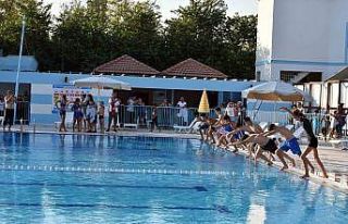 Tarsus Su Parkında yüzme sezonu açıldı