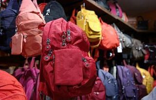 Tatilcilerin tercihi; ‘Paraşüt kumaşlı çanta’