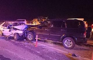 Tekirdağ’da 2 araç kafa kafaya çarpıştı: 1...