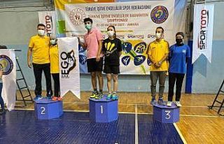 Telli Nur Ataş Badminton Türkiye şampiyonu oldu