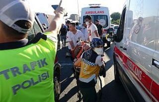 TEM Otoyolu’nda tersane işçilerini taşıyan minibüs...