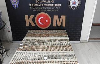 TEM’de durdurulan otomobilde 2 bin 155 adet tarihi...