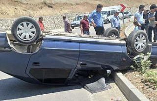 Ters dönen otomobilden burnu kanamadan çıktı