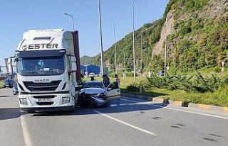 Tır ile otomobil çarpıştı: 1 yaralı