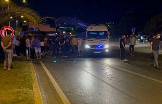 Tıra çarpan ticari araç sürücüsü direksiyon...