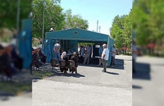 Tomarza Devlet Hastanesi bahçesine aşı çadırı...