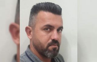 Tomruk yüklü tırın devrilmesi sonucunda sürücü...