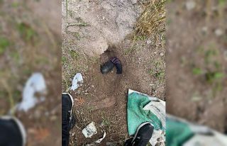 Toprağa gömdükleri eroini çıkartmaları polislere...