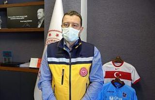 Trabzon’da bir cenazede kişilerin birbirleriyle...