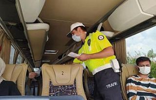 Trafik polislerinden korona ve kaza uyarısı