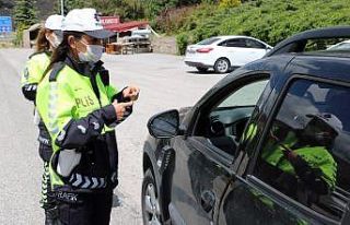 Trafikte işitme engellilerin sesi olmak için işaret...