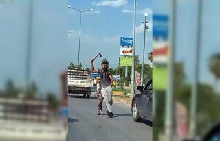 Trafikte tartıştığı kişiye elinde balta ile...
