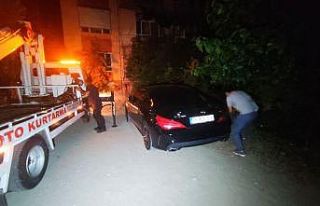 Trafikte terör estiren maganda lüks aracını bırakıp...