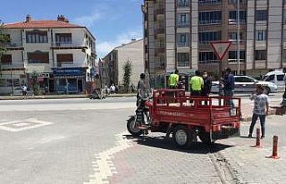 Triportörle elektrikli bisiklet çarpıştı: 2 yaralı