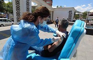 Tunceli’de meydanda mobil aşı hizmeti