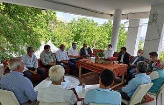 Tut ilçesinde köy muhtarlarıyla istişare toplantısı