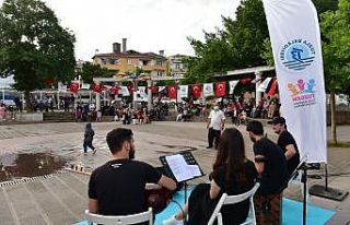 Tuzlalı gençler mahallelerde konser verdi
