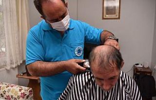 Tuzla’nın berberi, dezavantajlı vatandaşların...