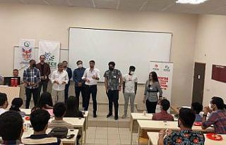 Uluslararası öğrenciler “Biz Bir’iz” projesinde...