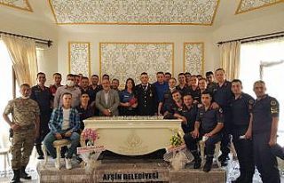Üniformalı nikah töreni