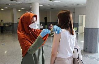 Üniversitede aşı uygulaması başladı