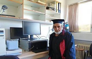 Üniversiteyi 1988’de bırakmıştı, tekrar başladı...