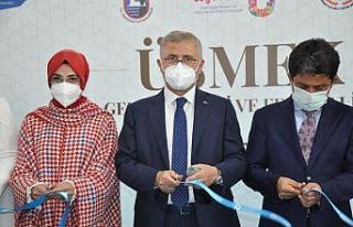 Üsküdar’da ÜSMEK Genel Sergisi sanatseverlerle...