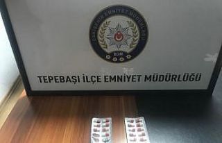 Uyuşturucu hapları kaçtıkları araçtan atsalar...