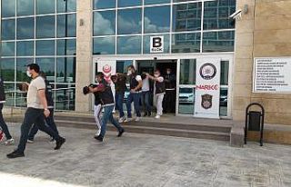 Uyuşturucu ticareti yaptığı tespit edilen 2 kişi...