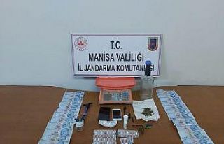 Uyuşturucu ve esrarla yakalanan şahıs gözaltında