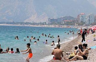 Vaka sayıları düştü, dünyaca ünlü sahil doldu