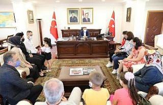 Vali Atay, koruyucu aileleri ağırladı