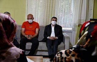 Vali Atay, vefat eden Kıbrıs Gazisinin ailesini...