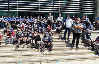 Vali Atik, taş ocağı mağduru kekik üreticileriyle...
